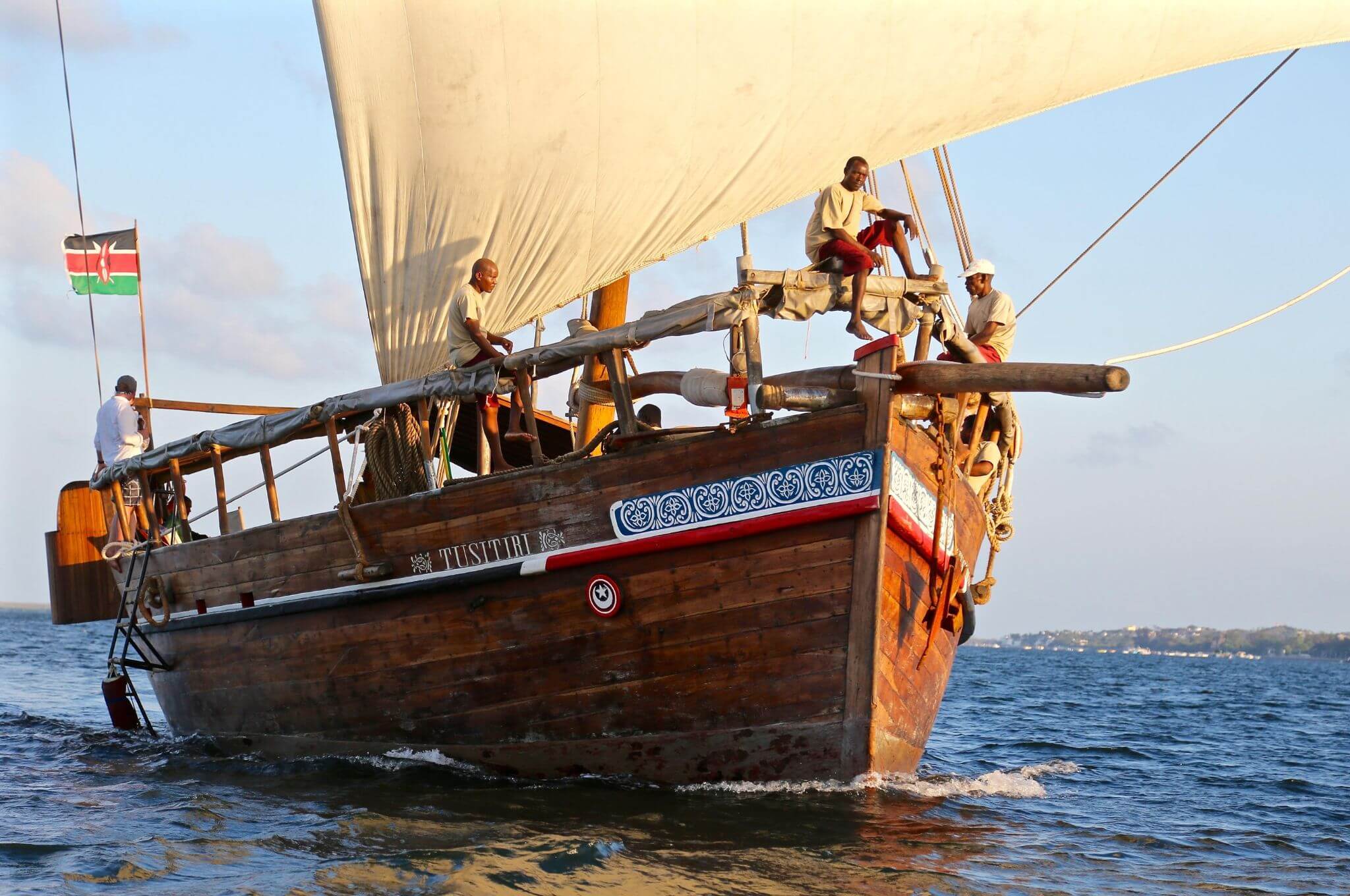 Set sail on the beautiful Tusitiri, a traditional Kenyan dhow © Paolo Parazzi