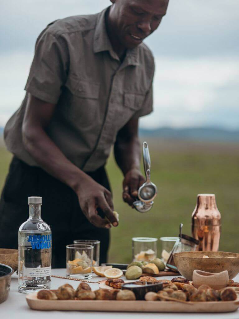 Dougie mixes up the finest dawa, a classic Kenyan cocktail!